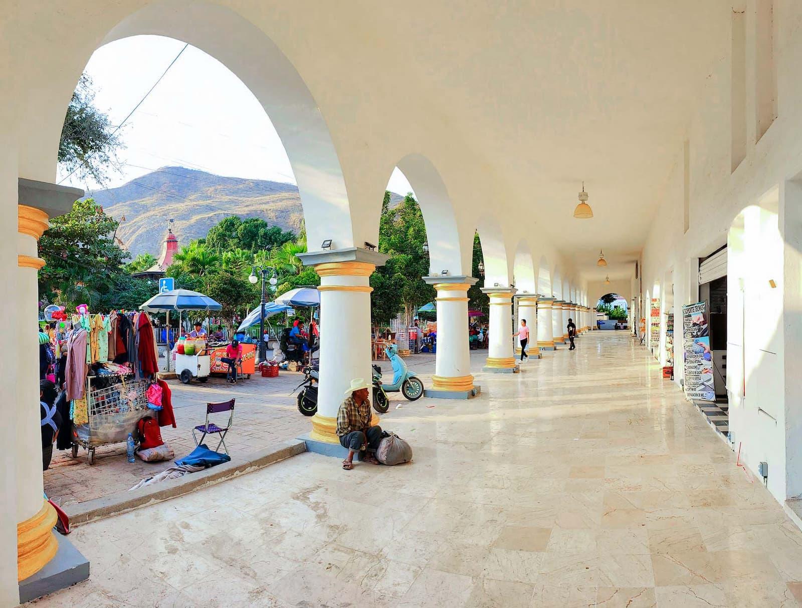 El Portal Morelos de Tlapa es declarado como Monumento Histórico; ya no se podrán instalar comerciantes