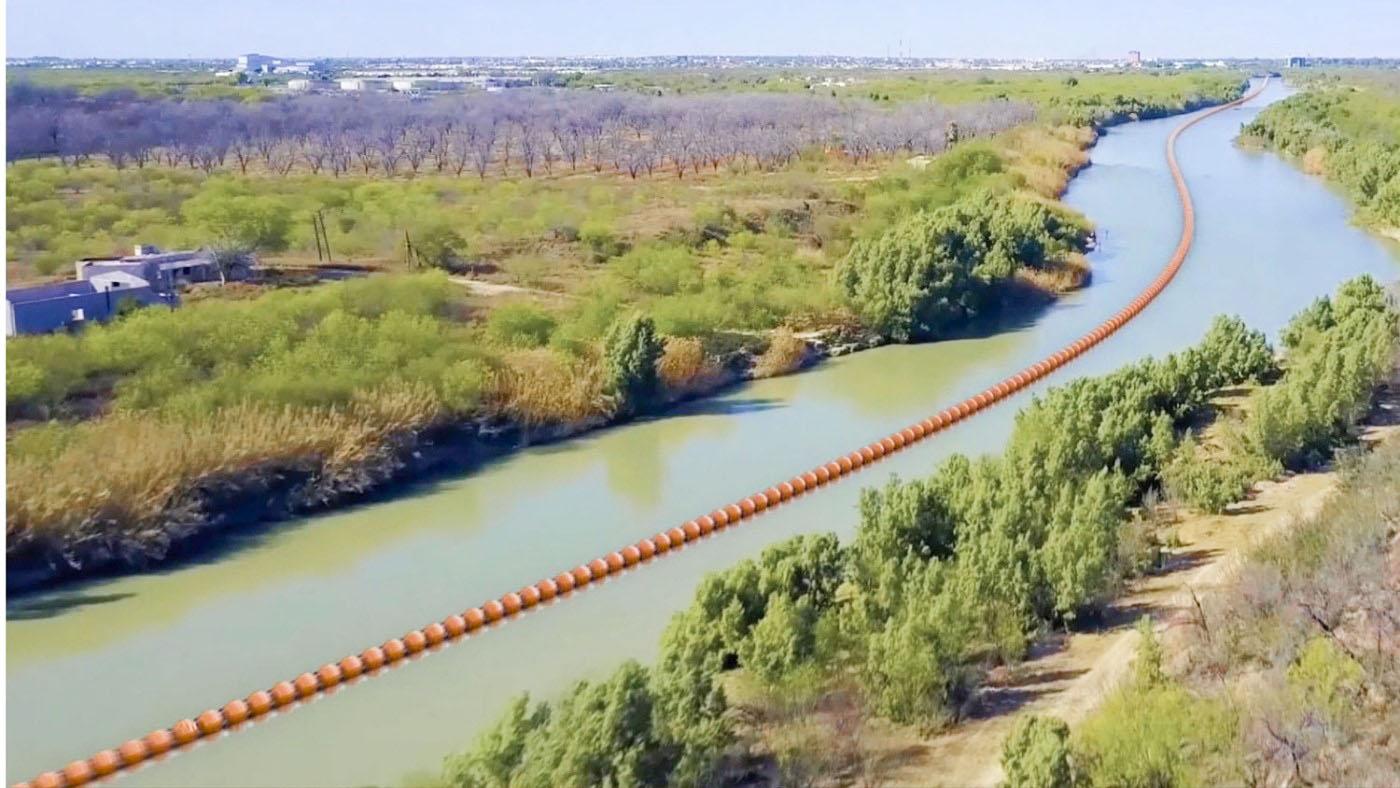 Texas ordenó la instalación de un muro flotante en la frontera México-EEUU