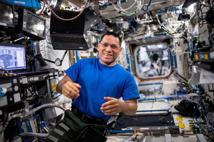 El astronauta de la NASA, Frank Rubio, regresa a la Tierra tras un récord de permanencia en el espacio